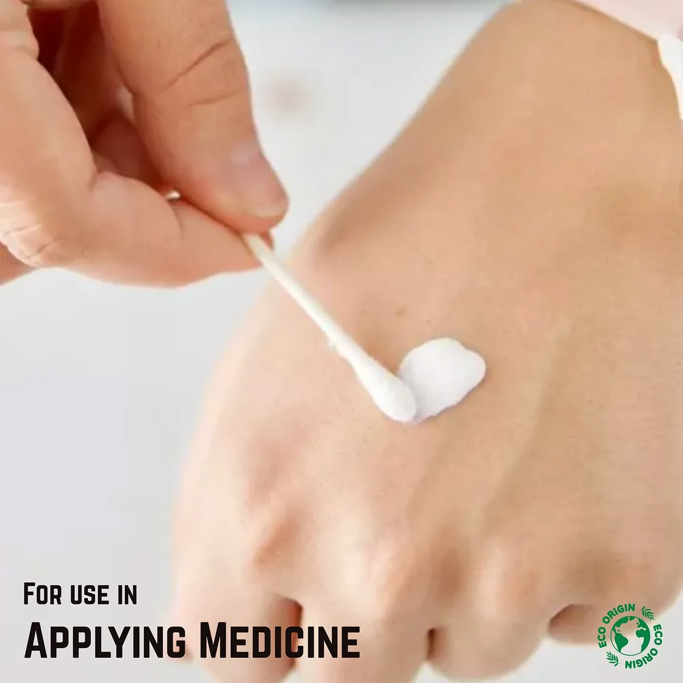 Usage image: applying medicine to the back of a hand