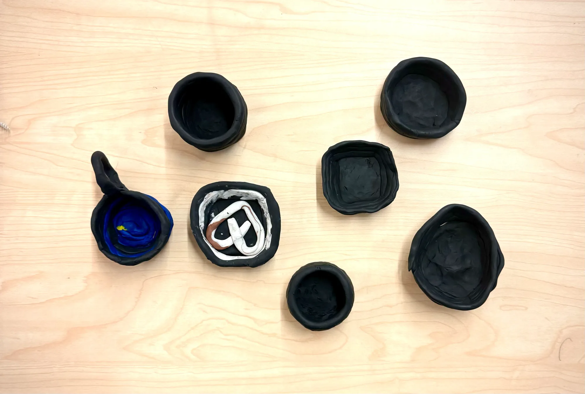 Black clay bowls and vessels from the workshop
